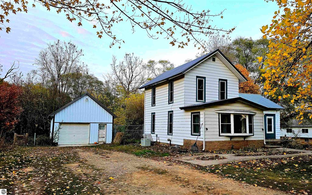 Image 3 of property listing at 602 Olive Street, St Louis, MI 48880