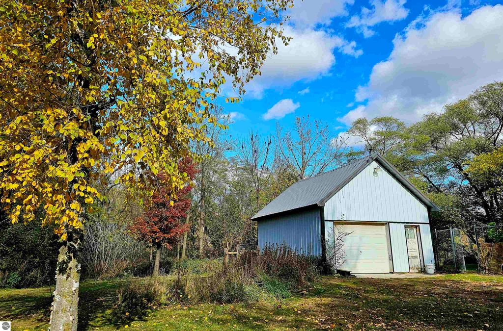 Image 32 of property listing at 602 Olive Street, St Louis, MI 48880