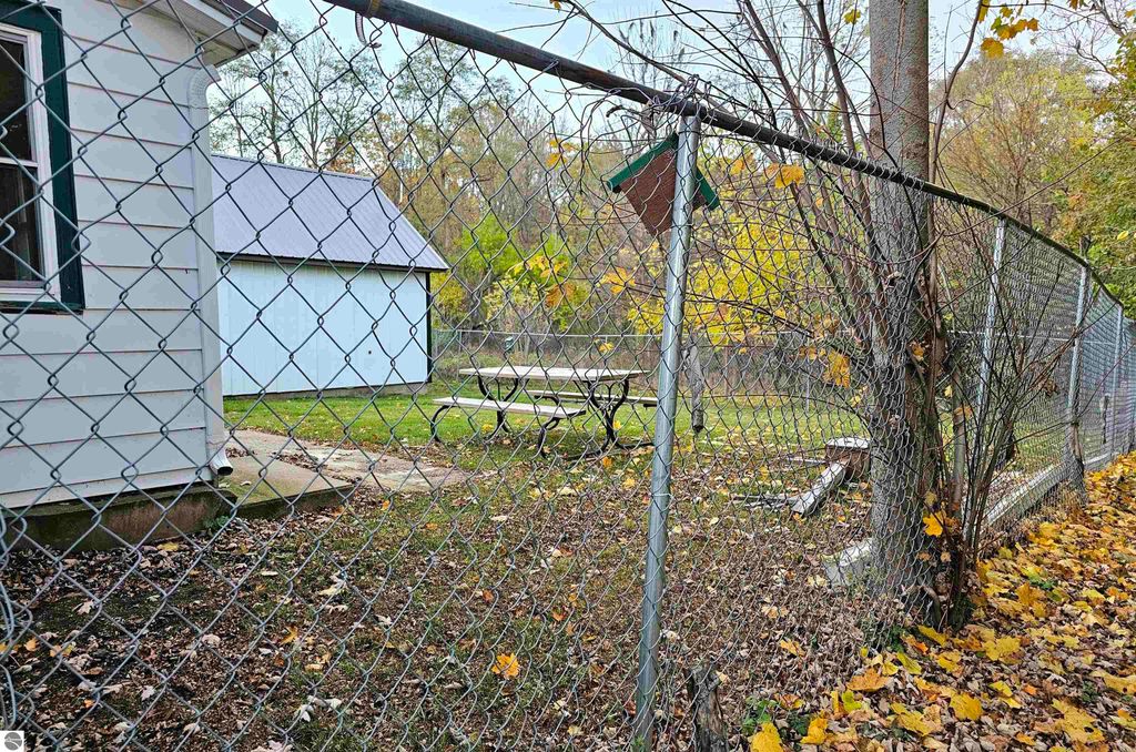 Image 6 of property listing at 602 Olive Street, St Louis, MI 48880