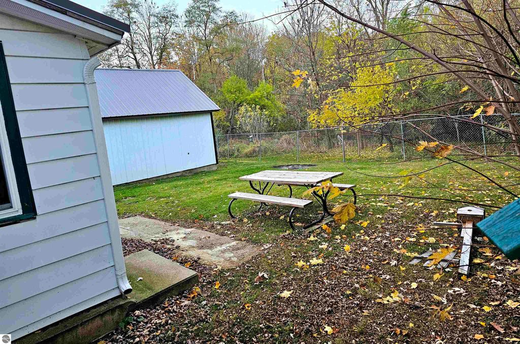 Image 7 of property listing at 602 Olive Street, St Louis, MI 48880