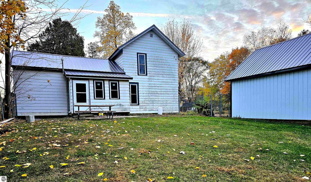 Image 8 of property listing at 602 Olive Street, St Louis, MI 48880