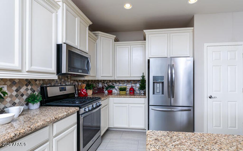 18131 W REDWOOD Lane, Goodyear, AZ 85338 — photo 5