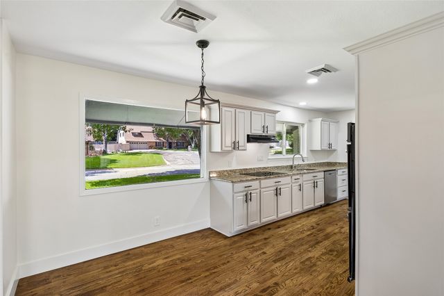 4024 Diamond Loch W, North Richland Hills, TX 76180