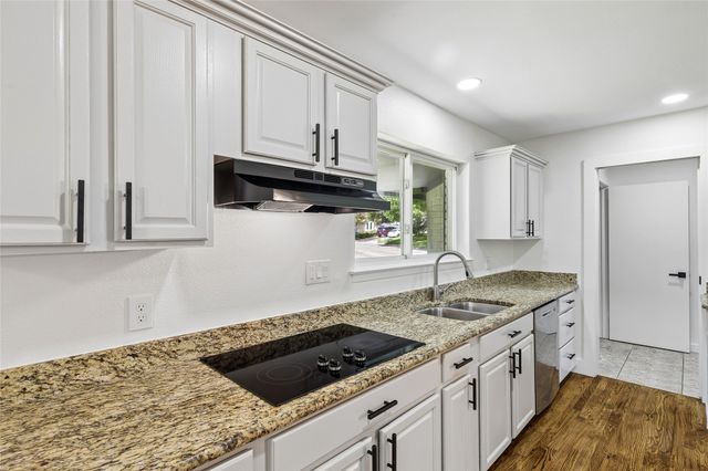4024 Diamond Loch W, North Richland Hills, TX 76180