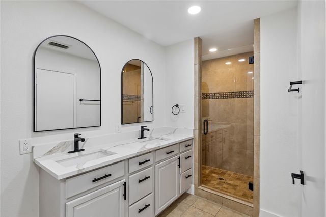 4024 Diamond Loch W, North Richland Hills, TX 76180