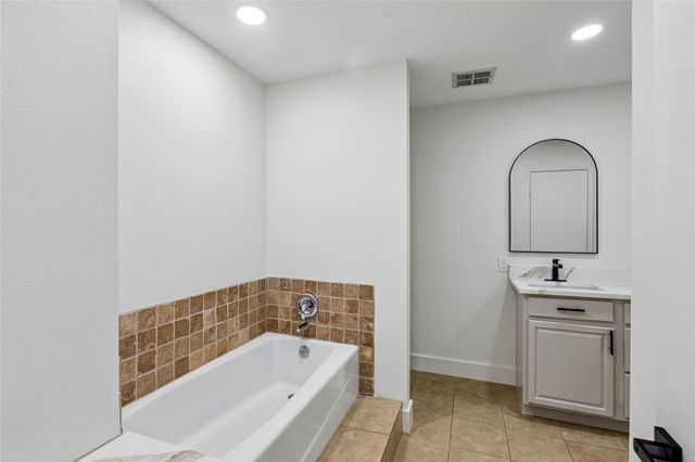 4024 Diamond Loch W, North Richland Hills, TX 76180
