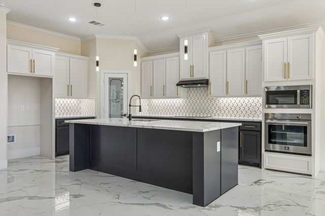 603 SW 15th Street, Grand Prairie, TX 75051