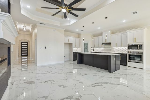 603 SW 15th Street, Grand Prairie, TX 75051