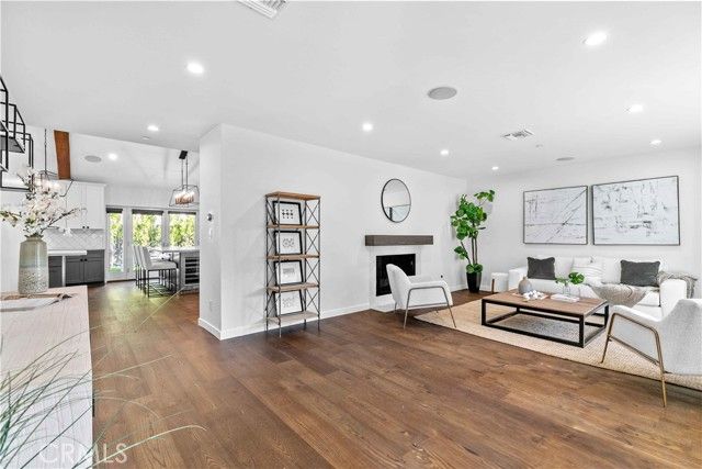 3340 Vickers Drive, Glendale, CA 91208