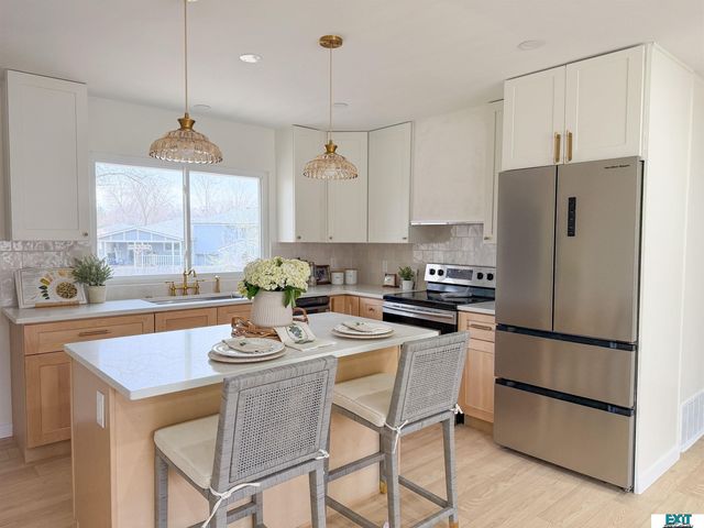 7721 Hickory Lane, Lincoln, NE 68510