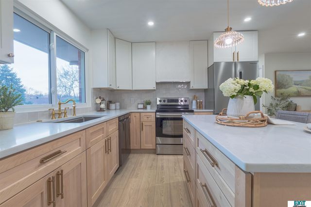 7721 Hickory Lane, Lincoln, NE 68510