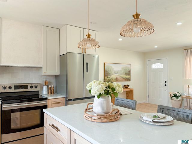 7721 Hickory Lane, Lincoln, NE 68510