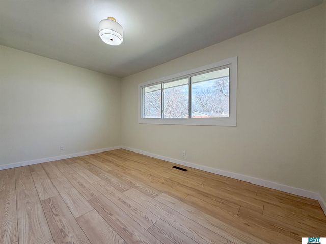 7721 Hickory Lane, Lincoln, NE 68510