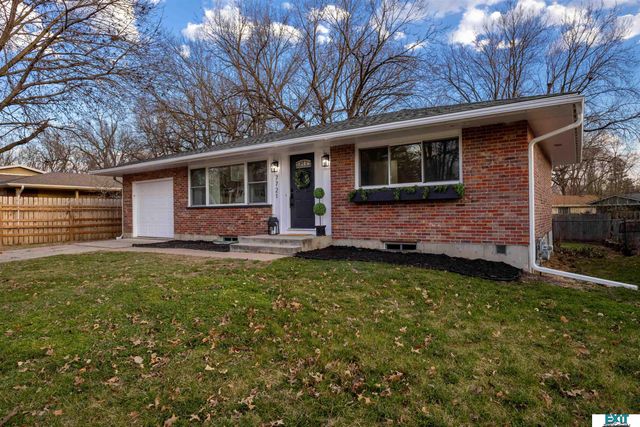 7721 Hickory Lane, Lincoln, NE 68510