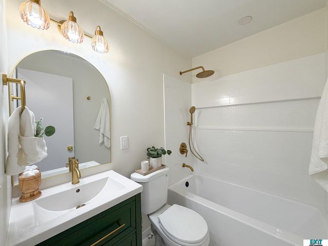 7721 Hickory Lane, Lincoln, NE 68510