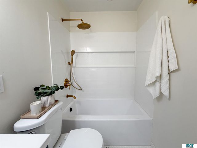 7721 Hickory Lane, Lincoln, NE 68510