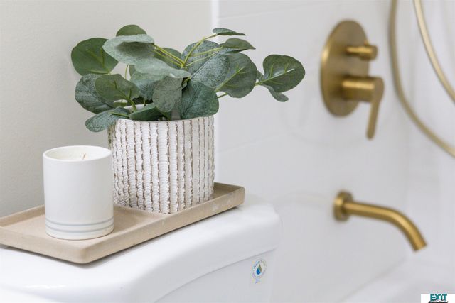 7721 Hickory Lane, Lincoln, NE 68510