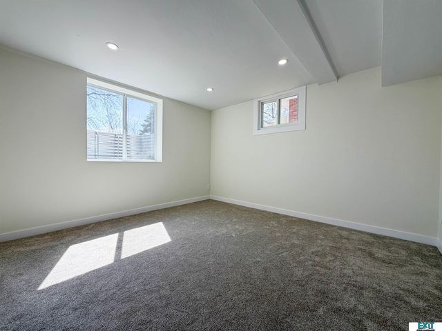 7721 Hickory Lane, Lincoln, NE 68510