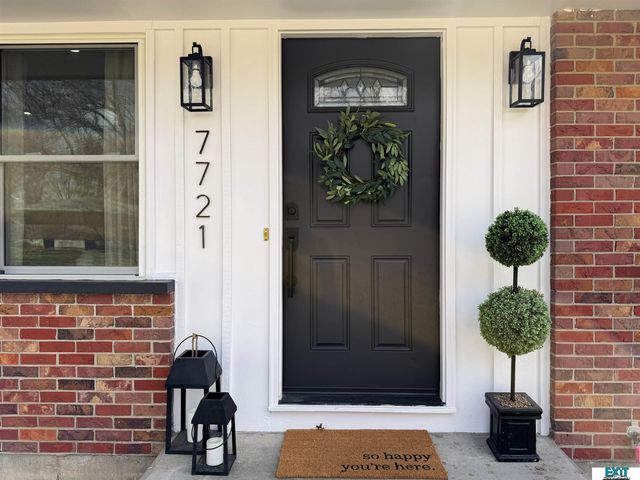 7721 Hickory Lane, Lincoln, NE 68510