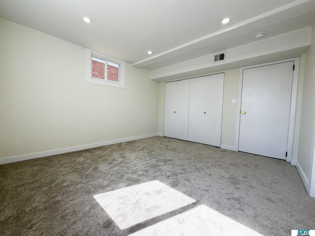 7721 Hickory Lane, Lincoln, NE 68510