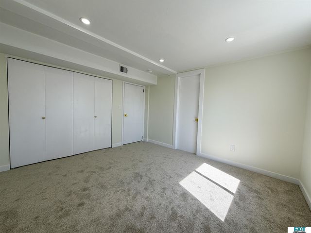 7721 Hickory Lane, Lincoln, NE 68510