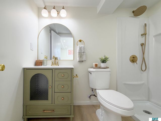 7721 Hickory Lane, Lincoln, NE 68510