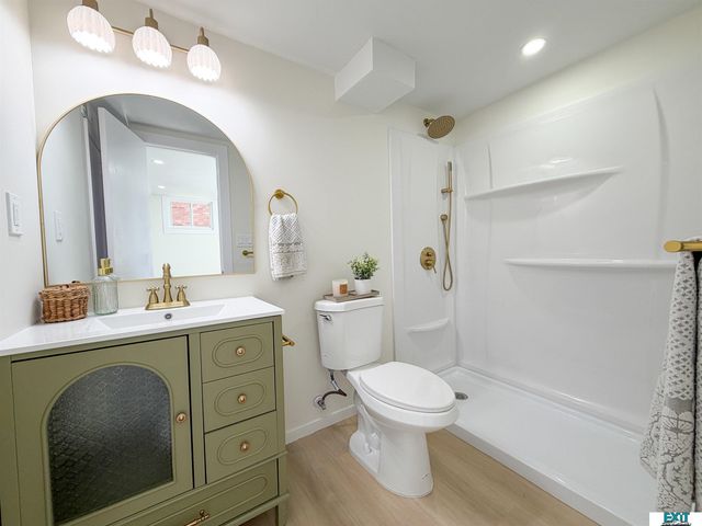 7721 Hickory Lane, Lincoln, NE 68510