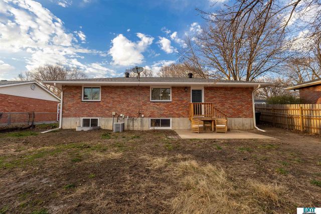 7721 Hickory Lane, Lincoln, NE 68510