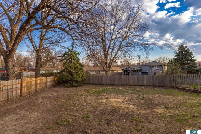 7721 Hickory Lane, Lincoln, NE 68510