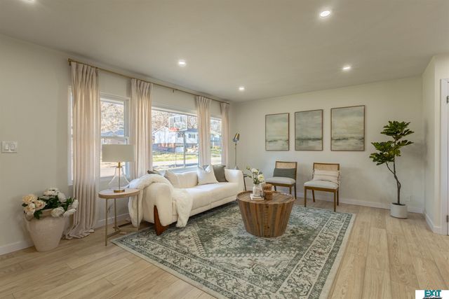 7721 Hickory Lane, Lincoln, NE 68510