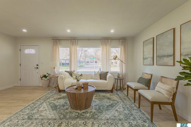 7721 Hickory Lane, Lincoln, NE 68510