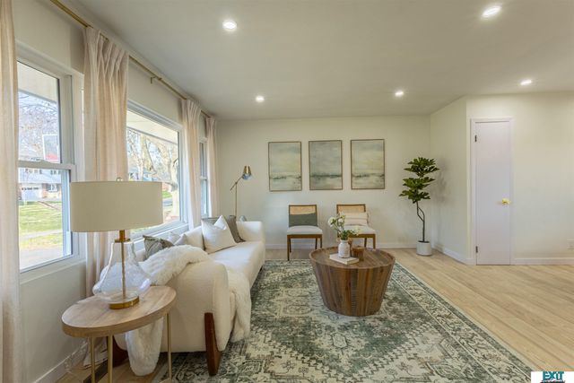 7721 Hickory Lane, Lincoln, NE 68510