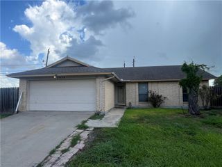2974 Water Lily Dr, Corpus Christi, TX 78415
