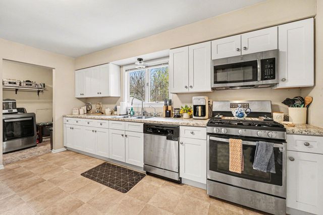 5828 W 122nd Avenue, Crown Point, IN 46307