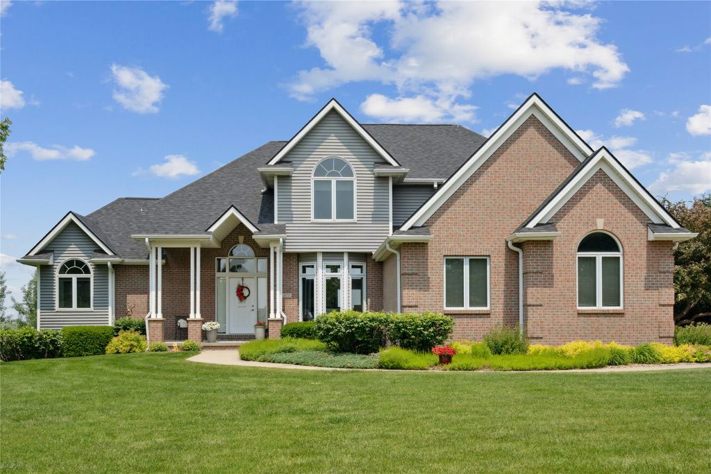 11875 NW Oaktree Drive, Grimes, IA 50111