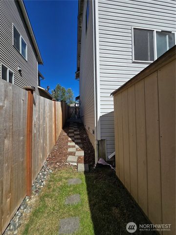 6608 79th Drive NE, Marysville, WA 98270