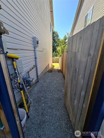 6608 79th Drive NE, Marysville, WA 98270