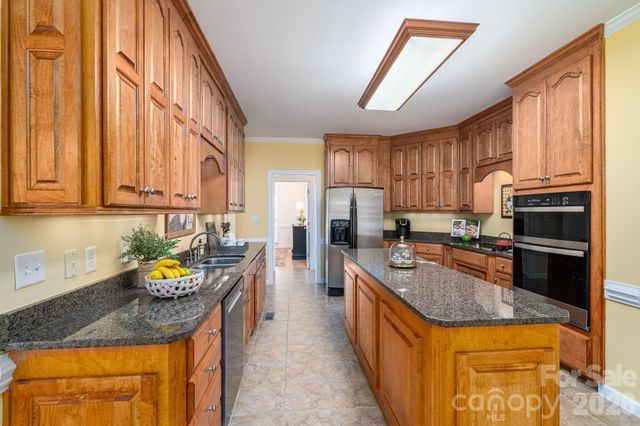 5059 Graystone Estates Drive, Belmont, NC 28012