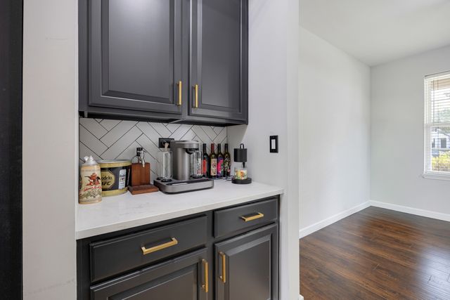 2597 Barnhart Street, West Chicago, IL 60185