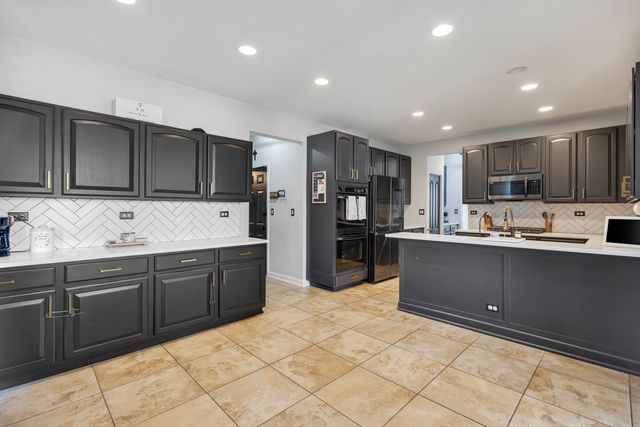 2597 Barnhart Street, West Chicago, IL 60185