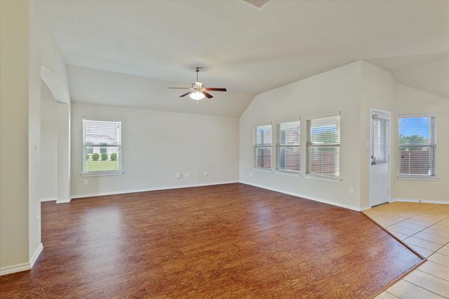 1944 Newport Drive, Lancaster, TX 75146