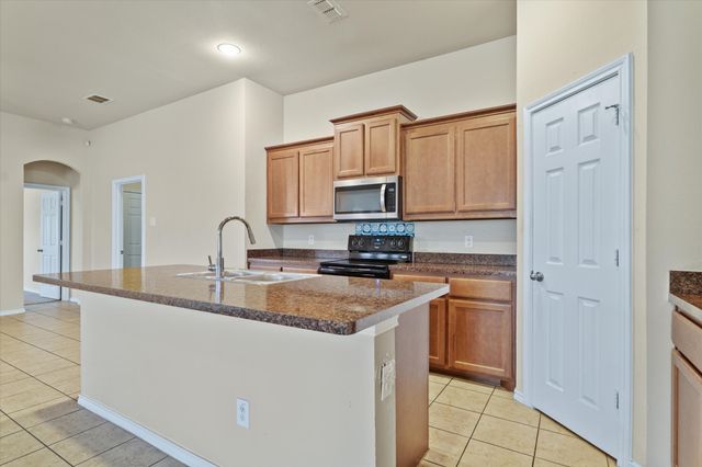 1944 Newport Drive, Lancaster, TX 75146