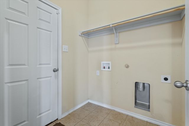 1944 Newport Drive, Lancaster, TX 75146