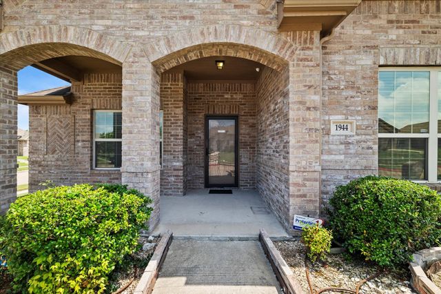 1944 Newport Drive, Lancaster, TX 75146