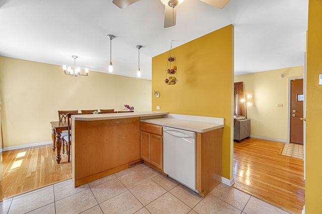 580 N 6TH Avenue, Des Plaines, IL 60016