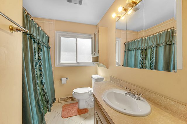 580 N 6TH Avenue, Des Plaines, IL 60016
