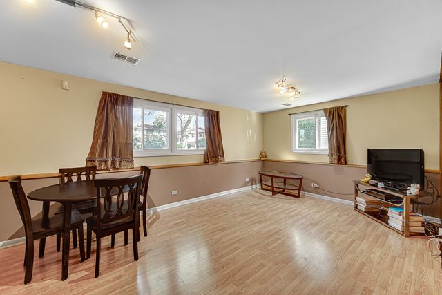 580 N 6TH Avenue, Des Plaines, IL 60016