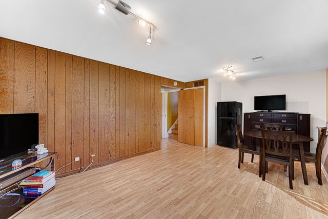 580 N 6TH Avenue, Des Plaines, IL 60016