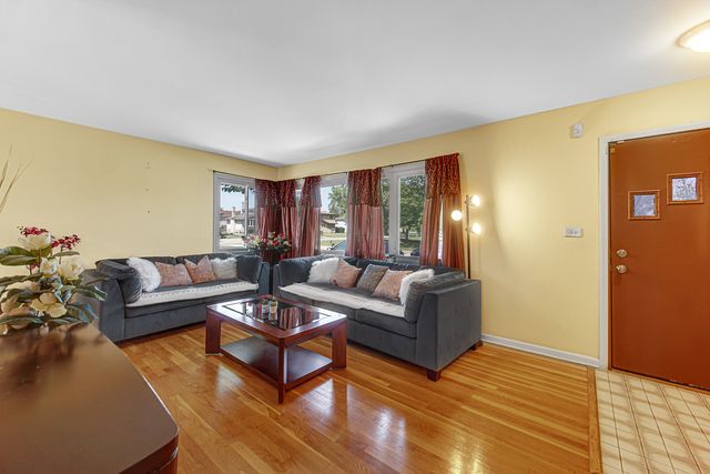 580 N 6TH Avenue, Des Plaines, IL 60016