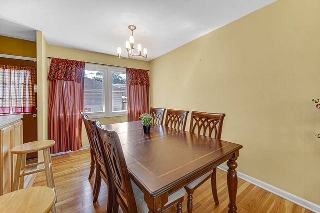 580 N 6TH Avenue, Des Plaines, IL 60016